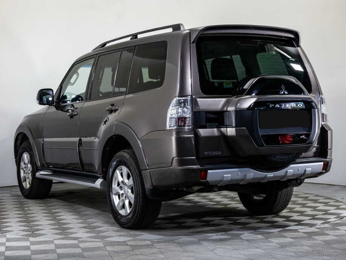 Mitsubishi Pajero с пробегом — 2015 год. Фото: #5