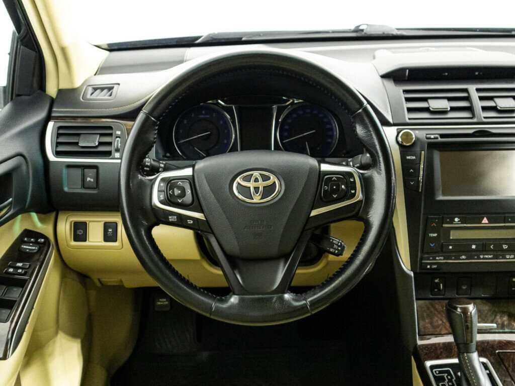 Toyota Camry с пробегом — 2017 год. Фото: #15