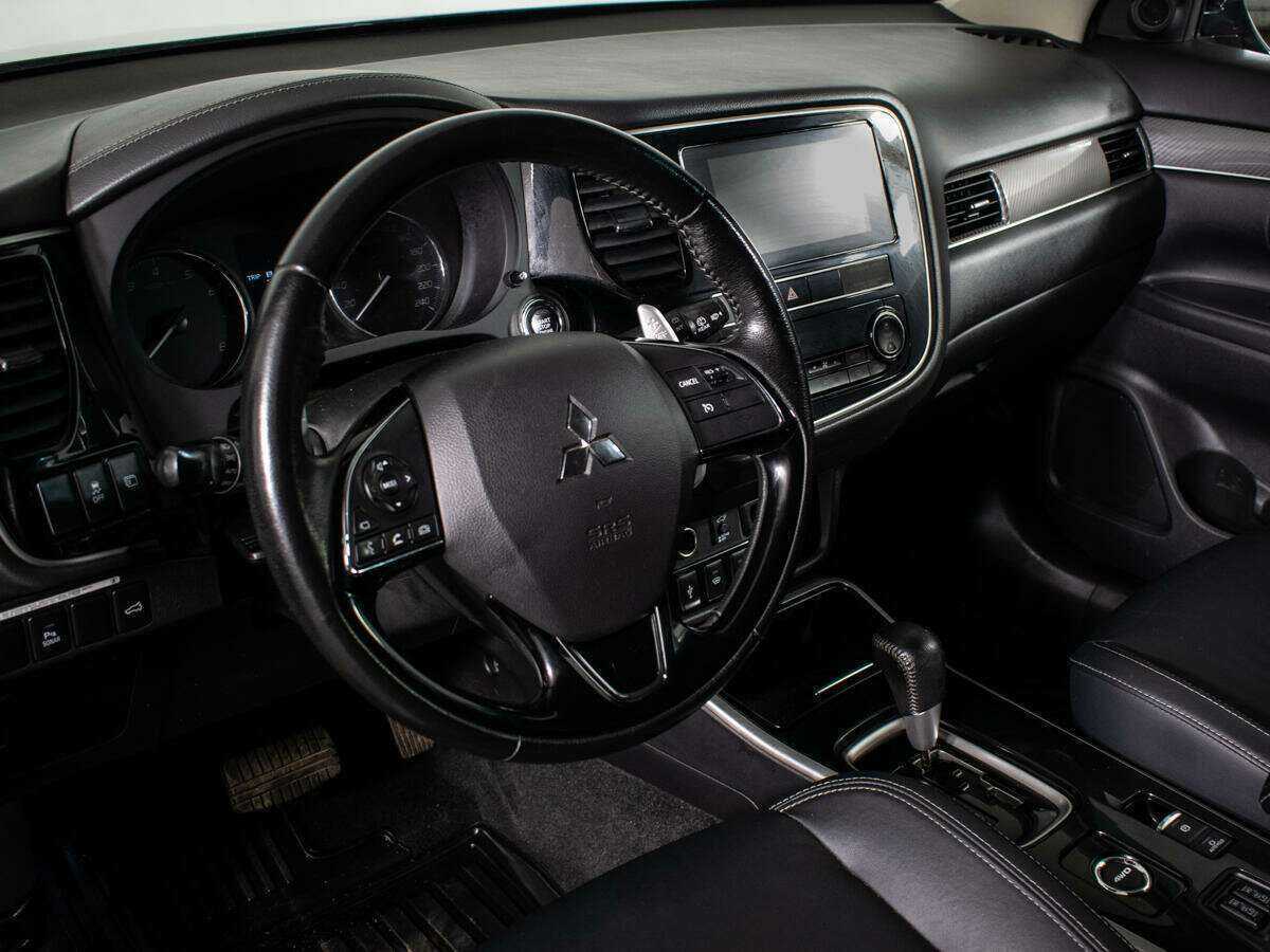 Mitsubishi Outlander с пробегом — 2018 год. Фото: #9