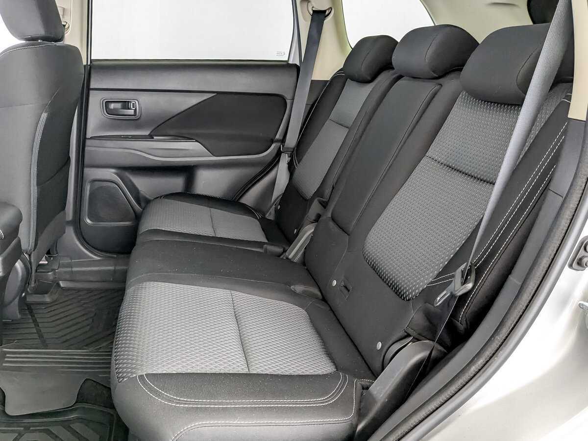 Mitsubishi Outlander с пробегом — 2019 год. Фото: #11