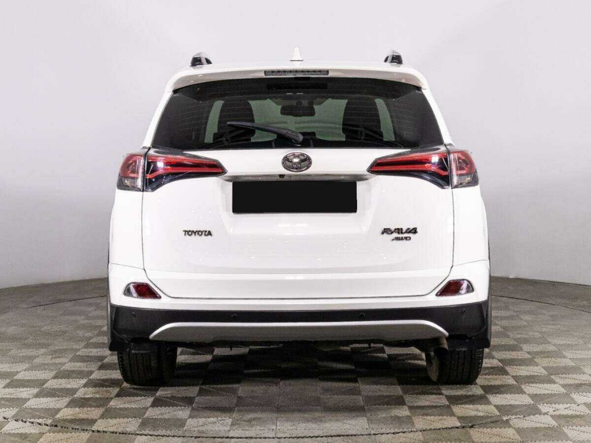 Toyota RAV4 с пробегом — 2018 год. Фото: #5