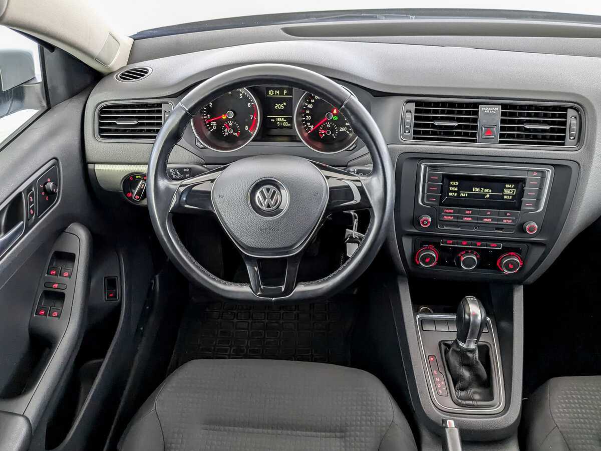 Volkswagen Jetta с пробегом — 2016 год. Фото: #24