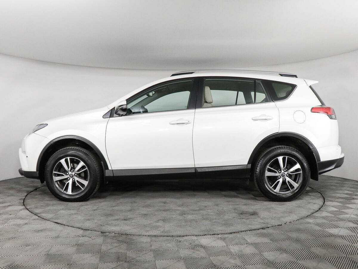 Toyota RAV4 с пробегом — 2017 год. Фото: #7