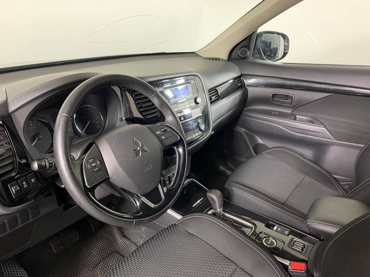 Mitsubishi Outlander с пробегом — 2019 год. Фото: #10