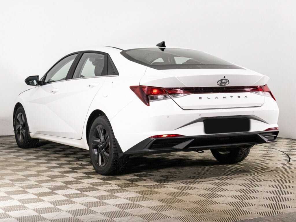 Hyundai Elantra с пробегом — 2021 год. Фото: #6