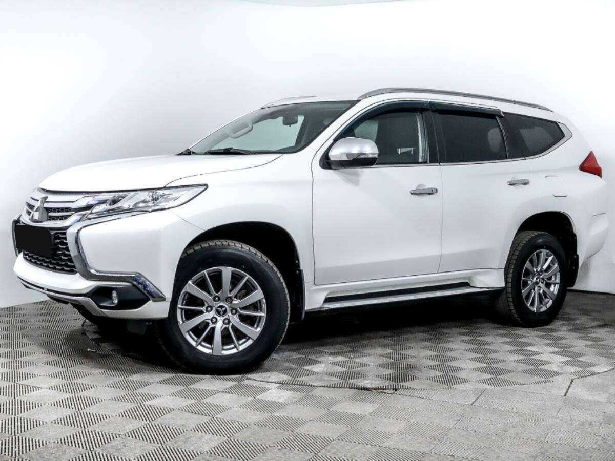 Mitsubishi Pajero Sport с пробегом — 2017 год. Фото: #0