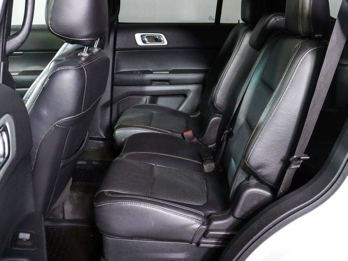 Ford Explorer с пробегом — 2014 год. Фото: #9