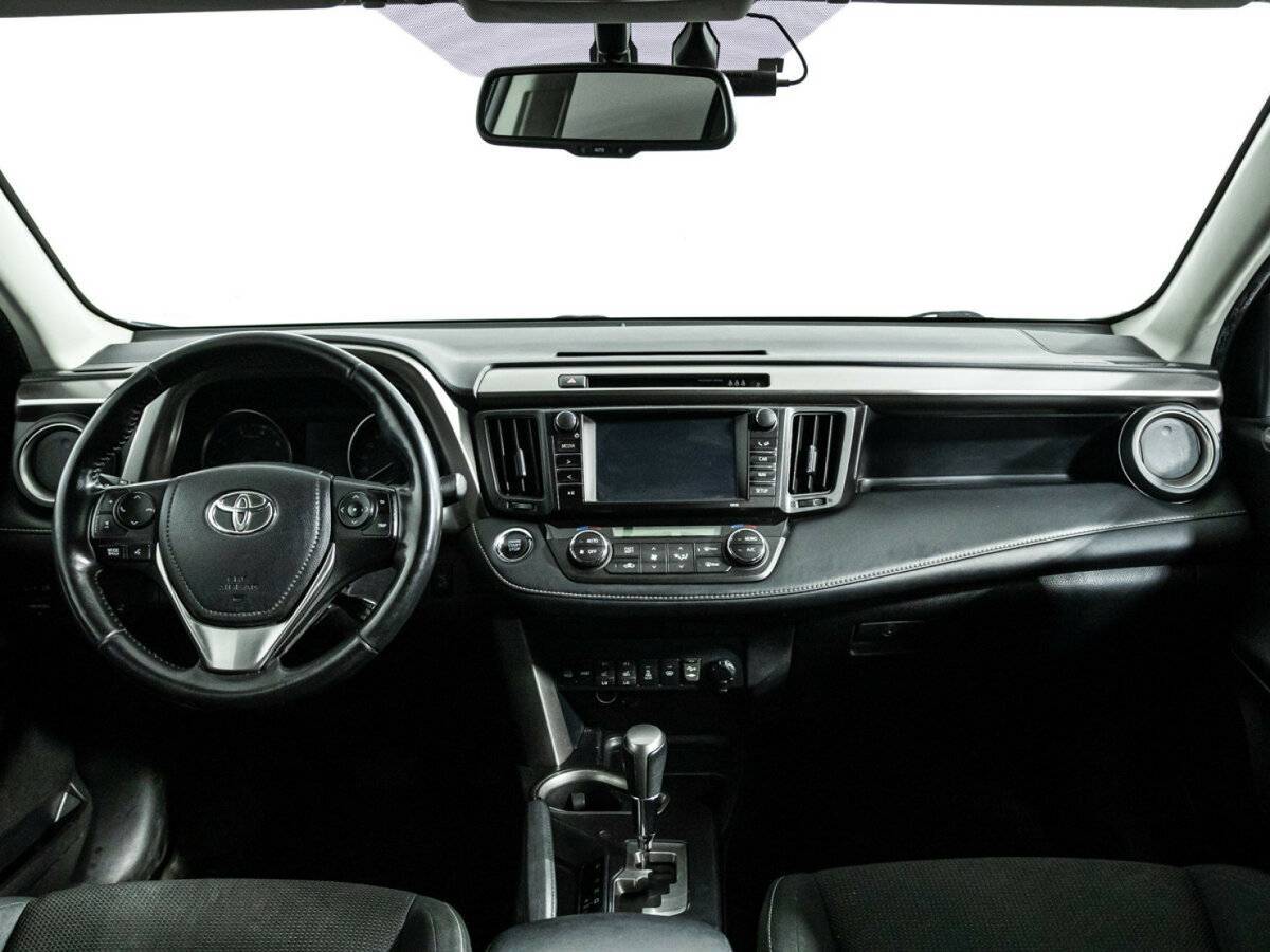 Toyota RAV4 с пробегом — 2018 год. Фото: #12