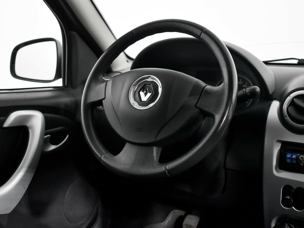 Renault Sandero с пробегом — 2012 год. Фото: #12