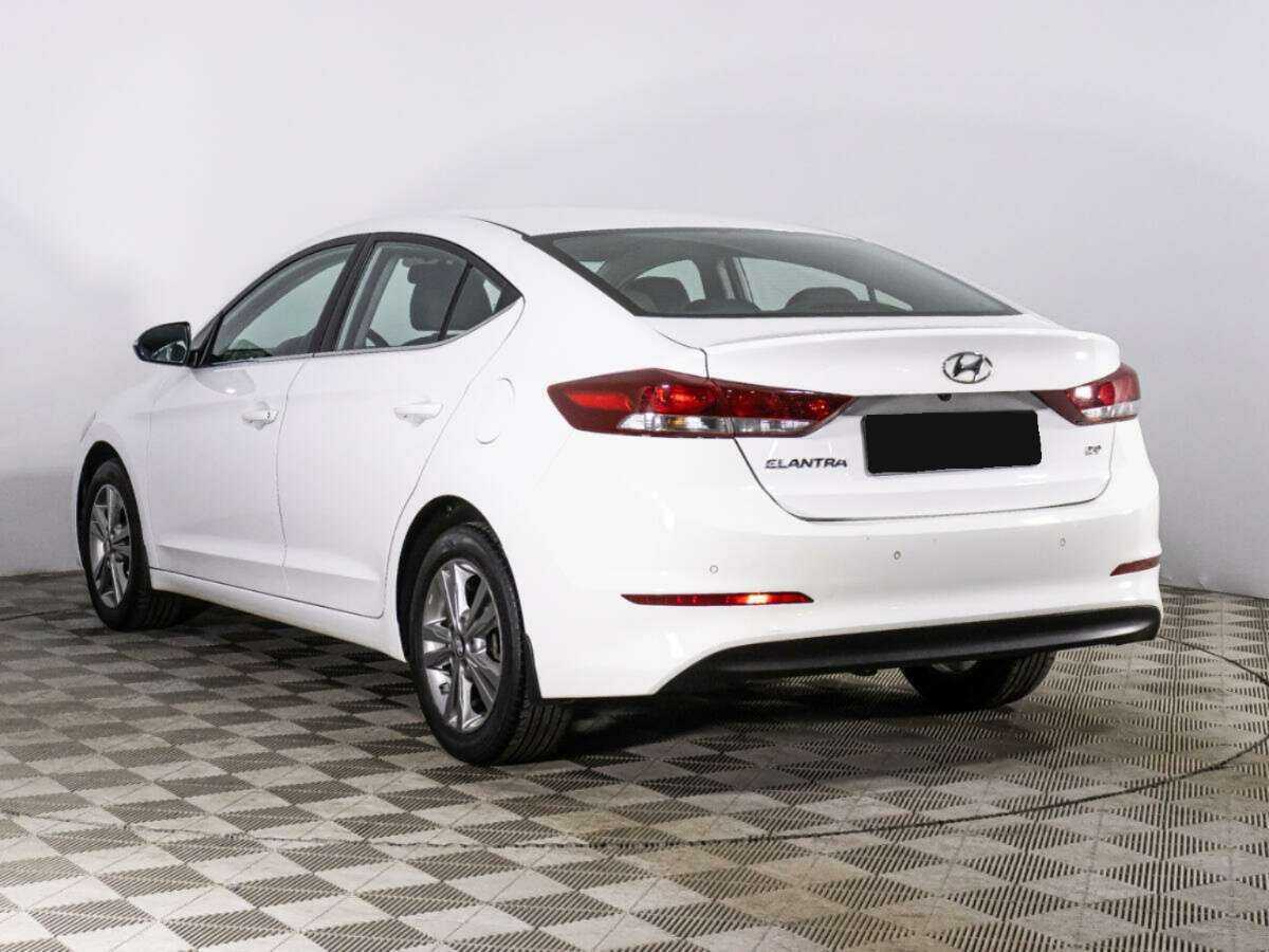 Hyundai Elantra с пробегом — 2016 год. Фото: #6