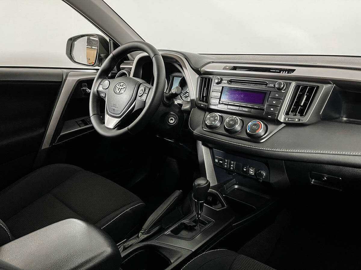 Toyota RAV4 с пробегом — 2016 год. Фото: #6