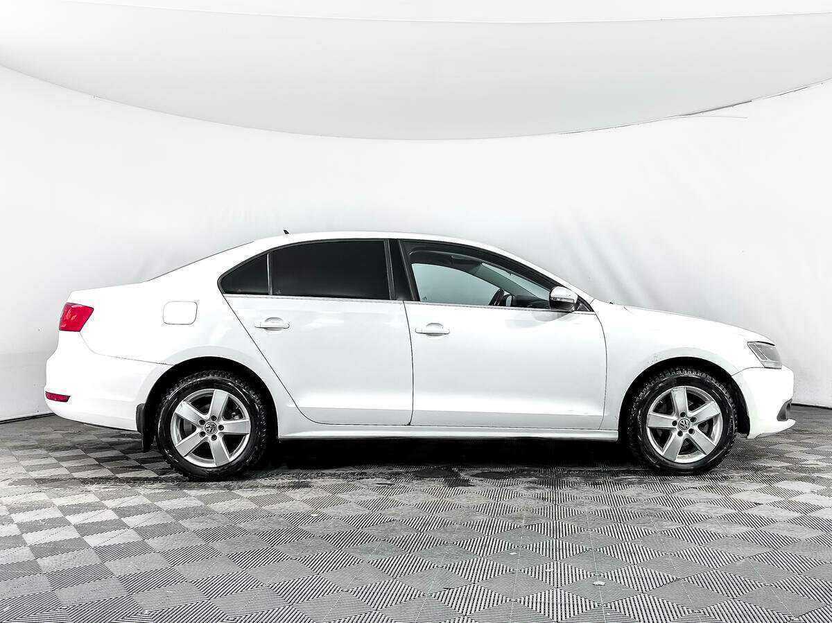 Volkswagen Jetta с пробегом — 2013 год. Фото: #3