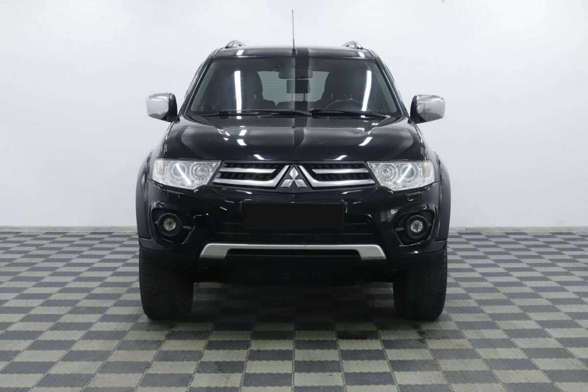 Mitsubishi Pajero Sport с пробегом — 2015 год. Фото: #3