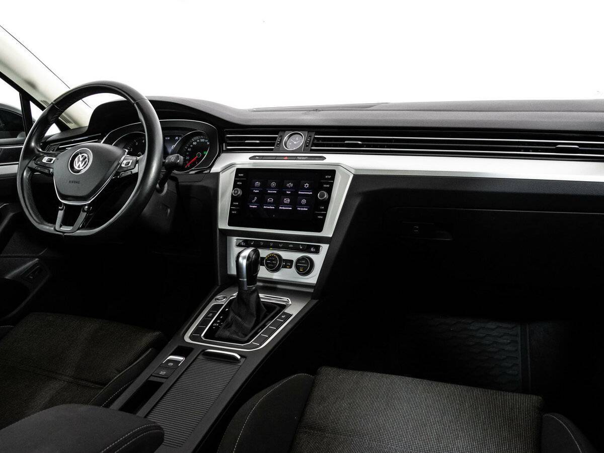 Volkswagen Passat с пробегом — 2018 год. Фото: #7