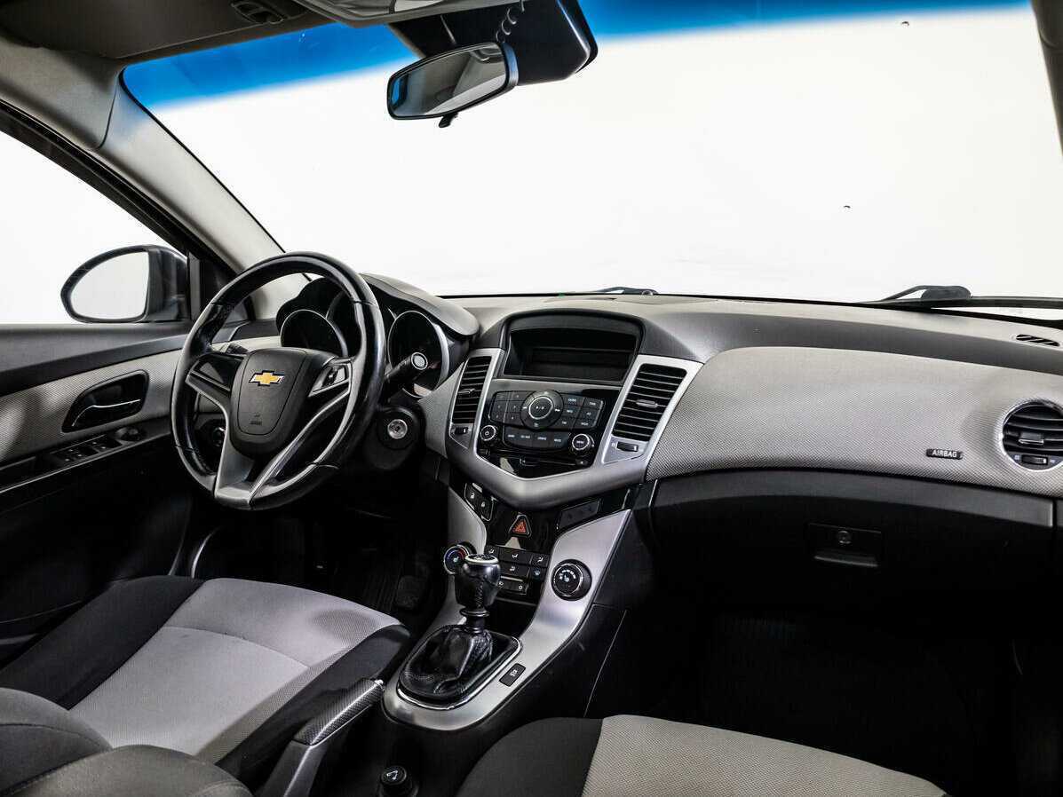 Chevrolet Cruze с пробегом — 2012 год. Фото: #8