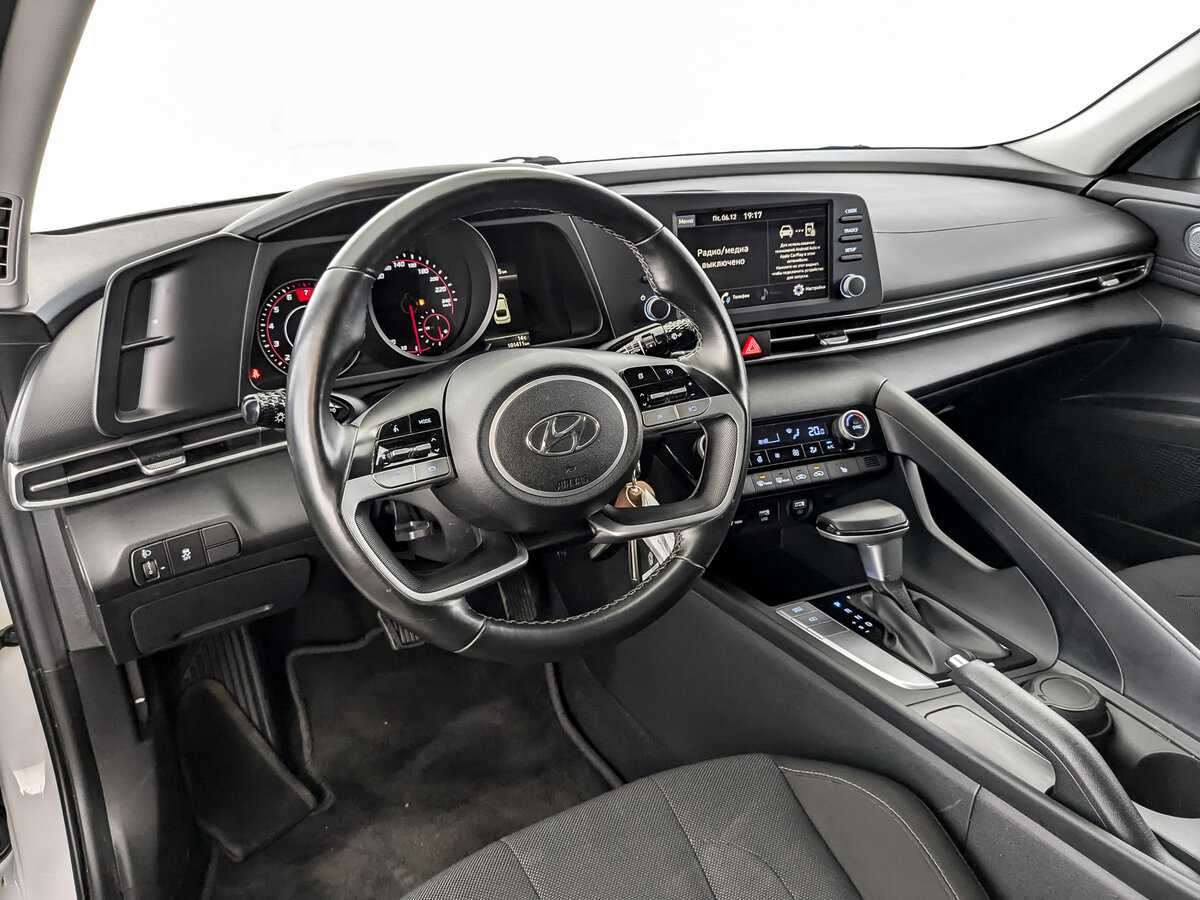 Hyundai Elantra с пробегом — 2021 год. Фото: #15