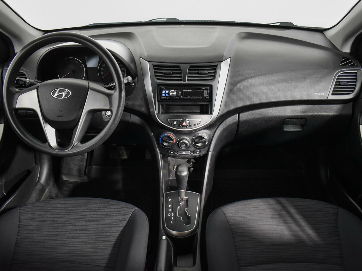 Hyundai Solaris с пробегом — 2015 год. Фото: #12