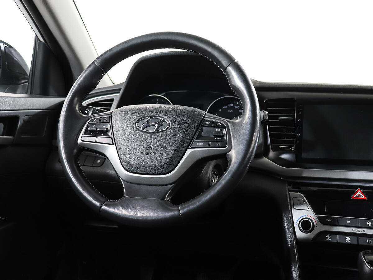 Hyundai Elantra с пробегом — 2017 год. Фото: #12