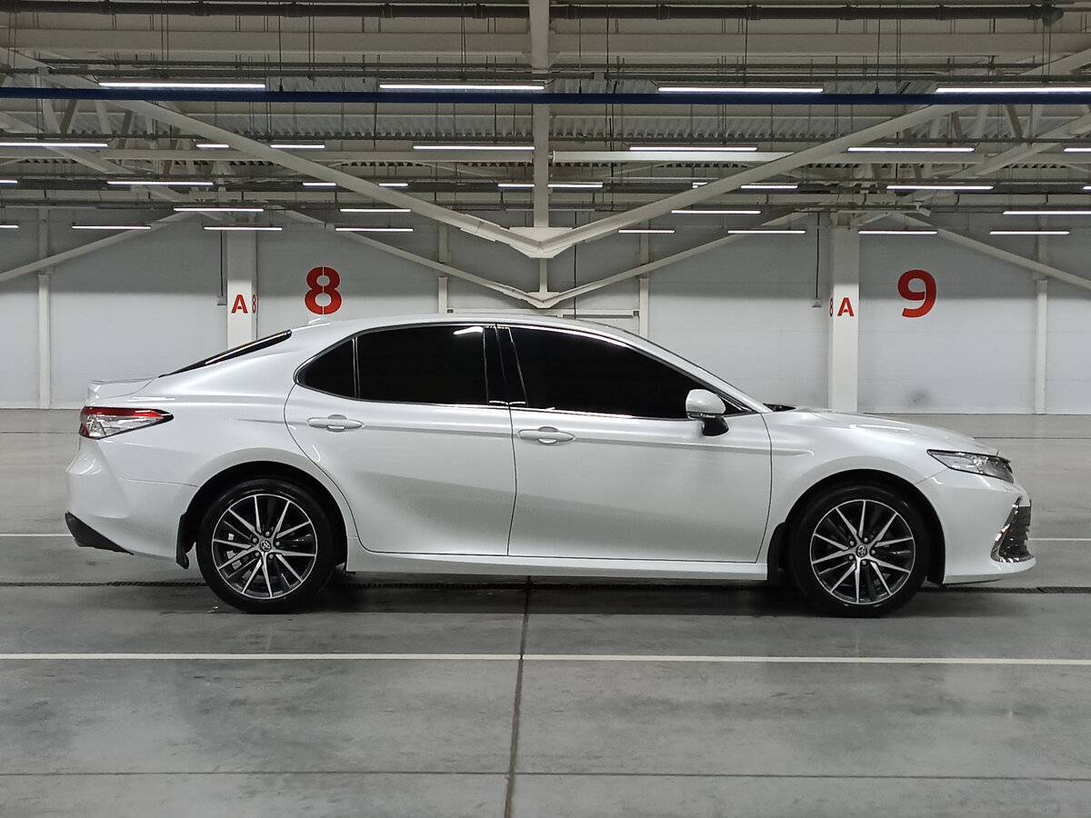 Toyota Camry с пробегом — 2021 год. Фото: #3
