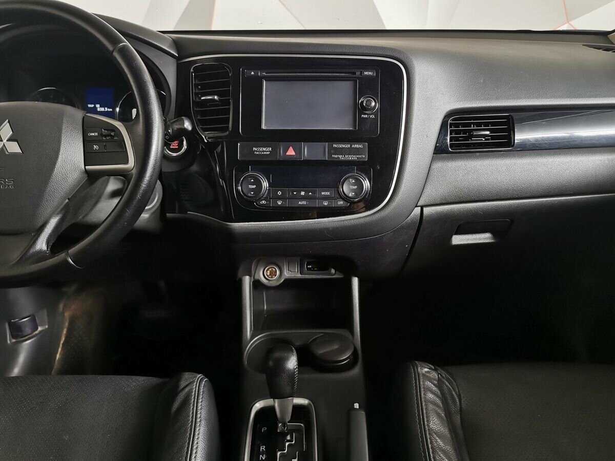 Mitsubishi Outlander с пробегом — 2014 год. Фото: #10