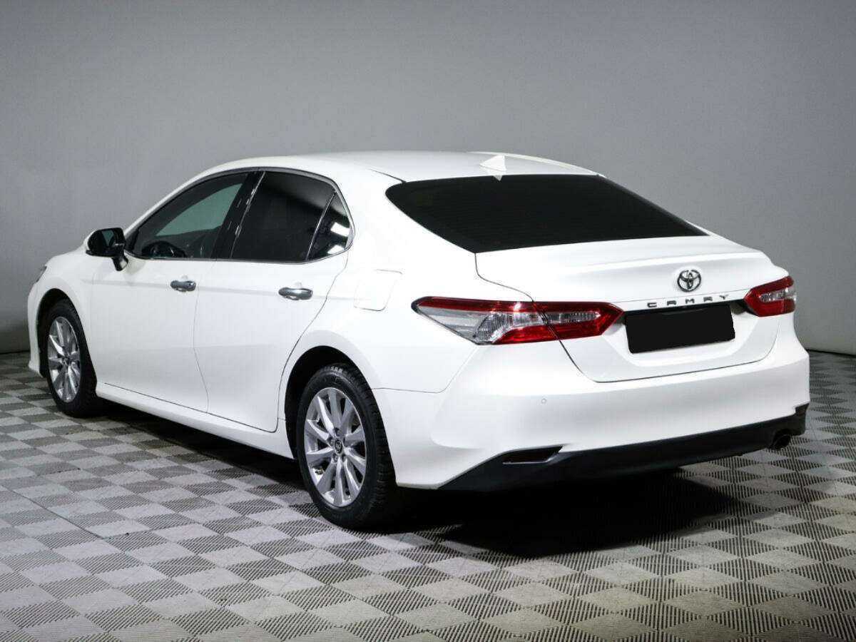 Toyota Camry с пробегом — 2018 год. Фото: #6