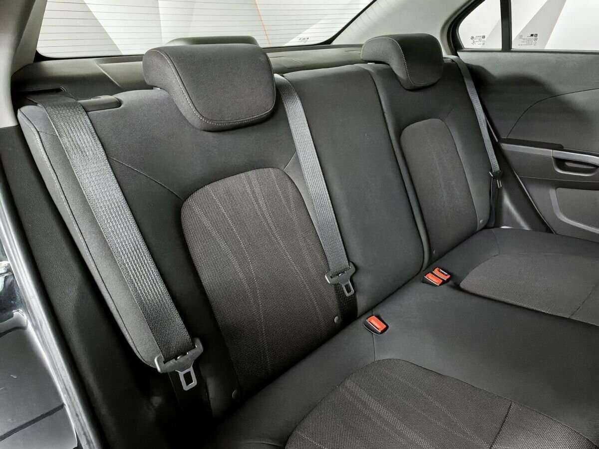 Chevrolet Aveo с пробегом — 2012 год. Фото: #10