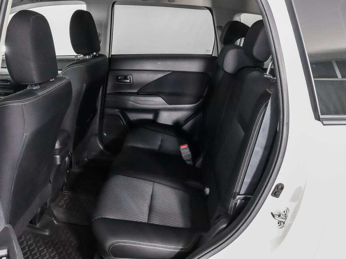Mitsubishi Outlander с пробегом — 2016 год. Фото: #9