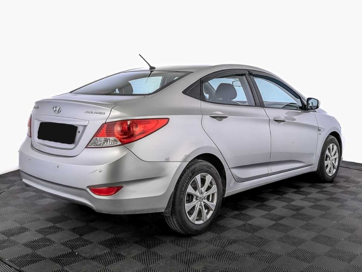 Hyundai Solaris с пробегом — 2012 год. Фото: #4