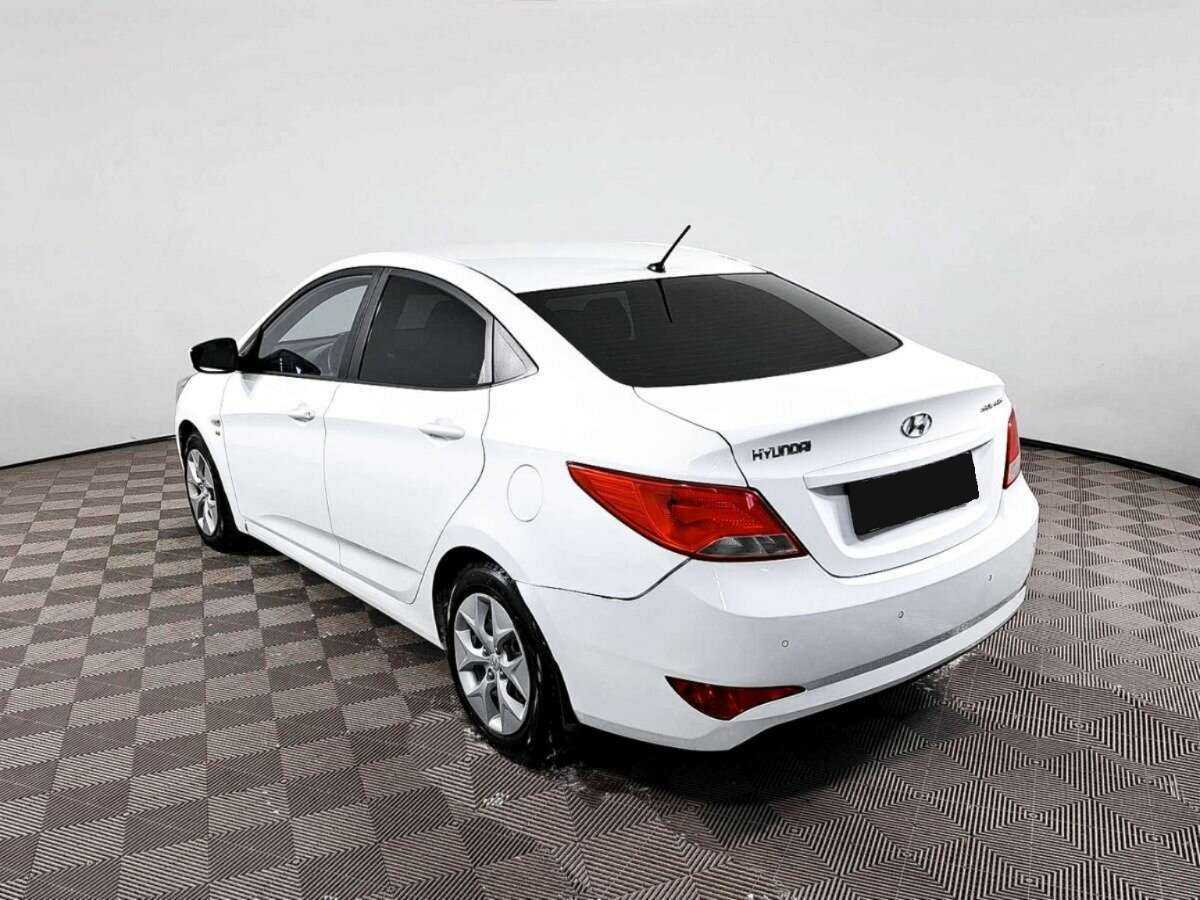 Hyundai Solaris с пробегом — 2015 год. Фото: #5