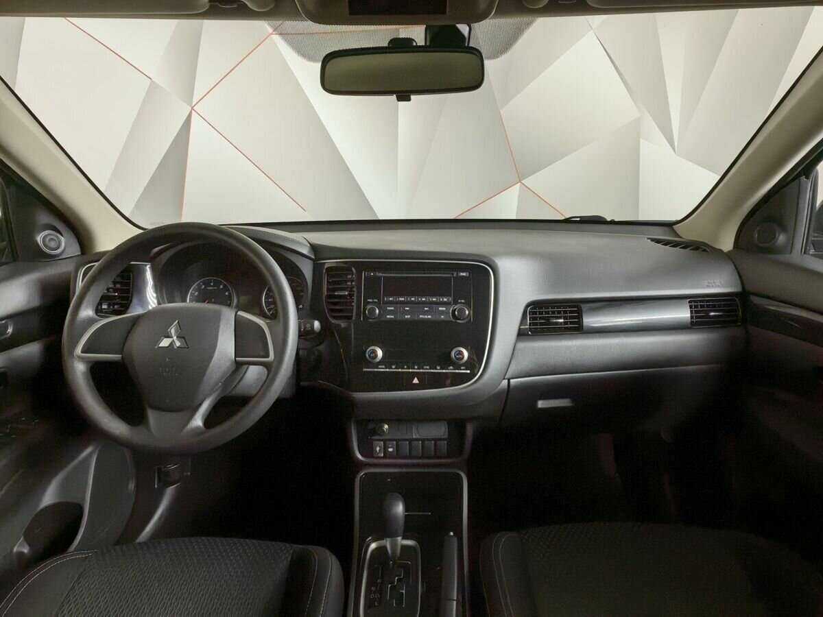 Mitsubishi Outlander с пробегом — 2020 год. Фото: #8