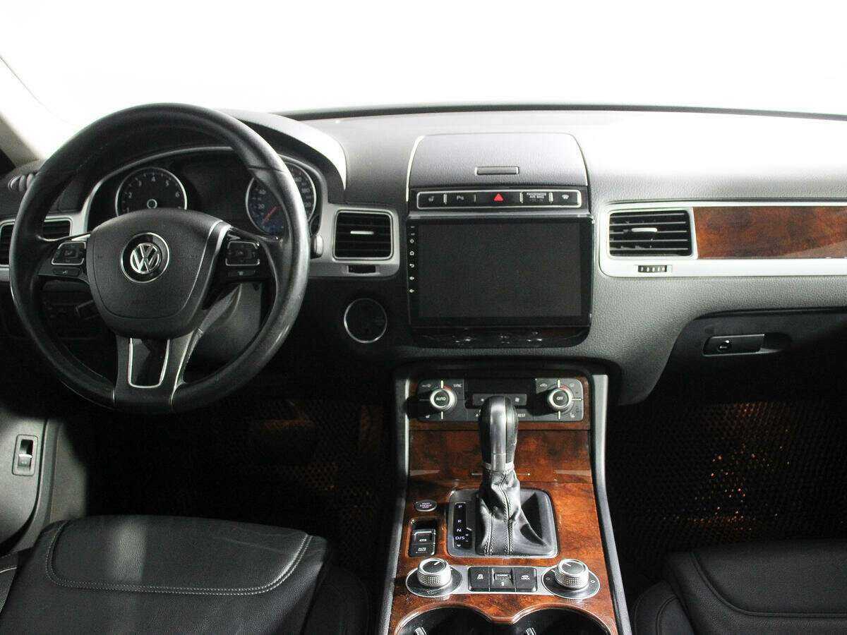Volkswagen Touareg с пробегом — 2015 год. Фото: #8