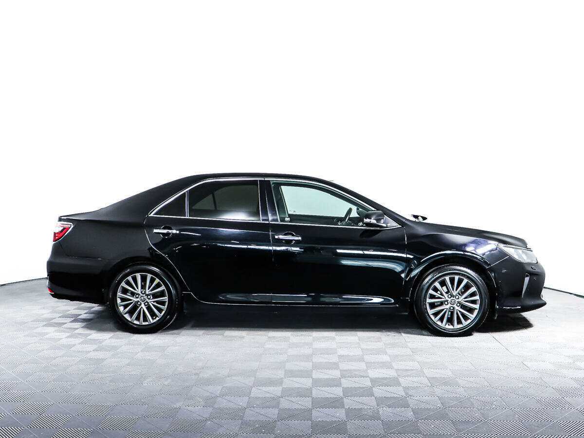 Toyota Camry с пробегом — 2016 год. Фото: #2