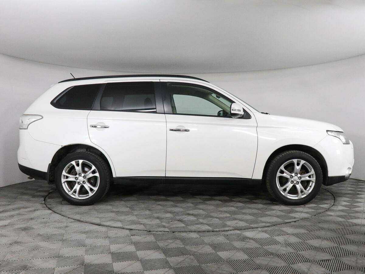 Mitsubishi Outlander с пробегом — 2012 год. Фото: #3