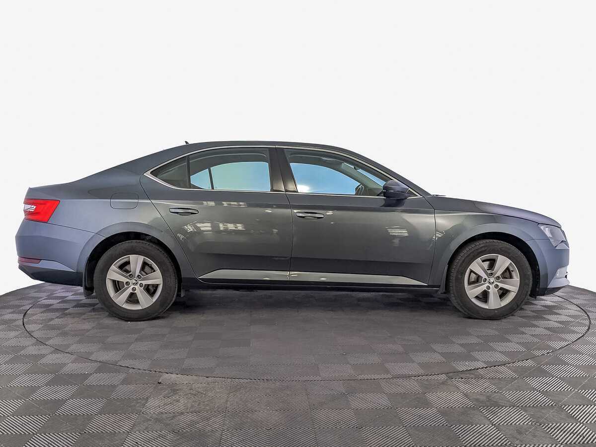 Skoda Superb с пробегом — 2019 год. Фото: #3