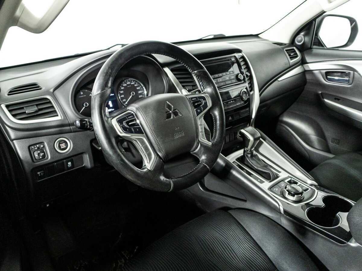 Mitsubishi Pajero Sport с пробегом — 2018 год. Фото: #10