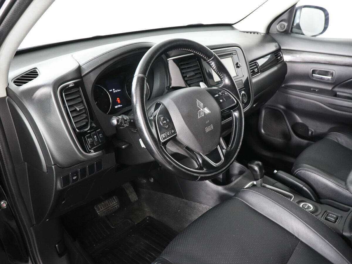 Mitsubishi Outlander с пробегом — 2016 год. Фото: #8