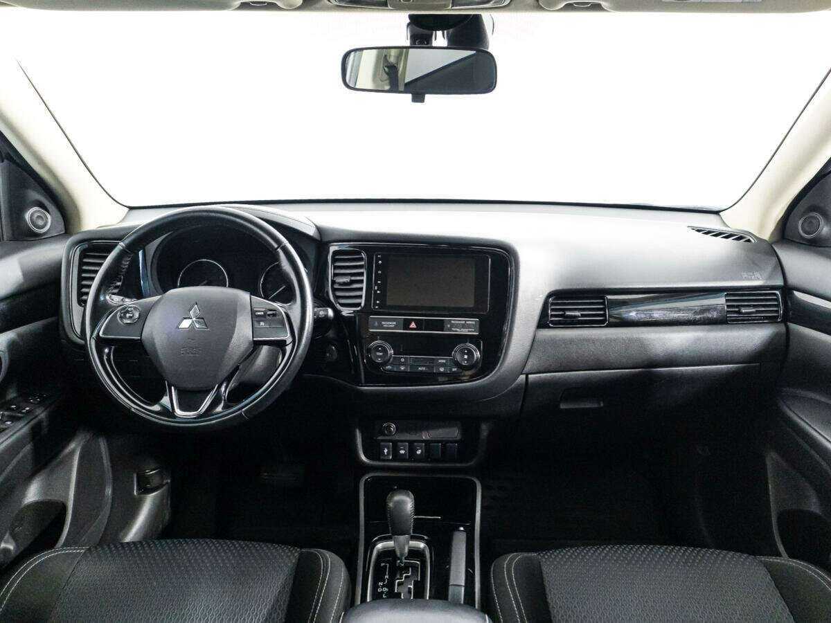Mitsubishi Outlander с пробегом — 2019 год. Фото: #12