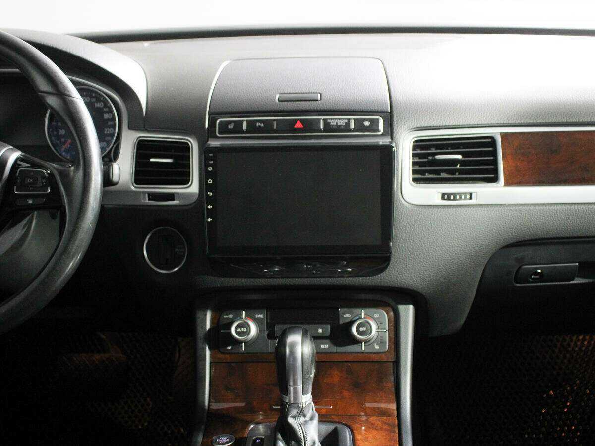 Volkswagen Touareg с пробегом — 2015 год. Фото: #9