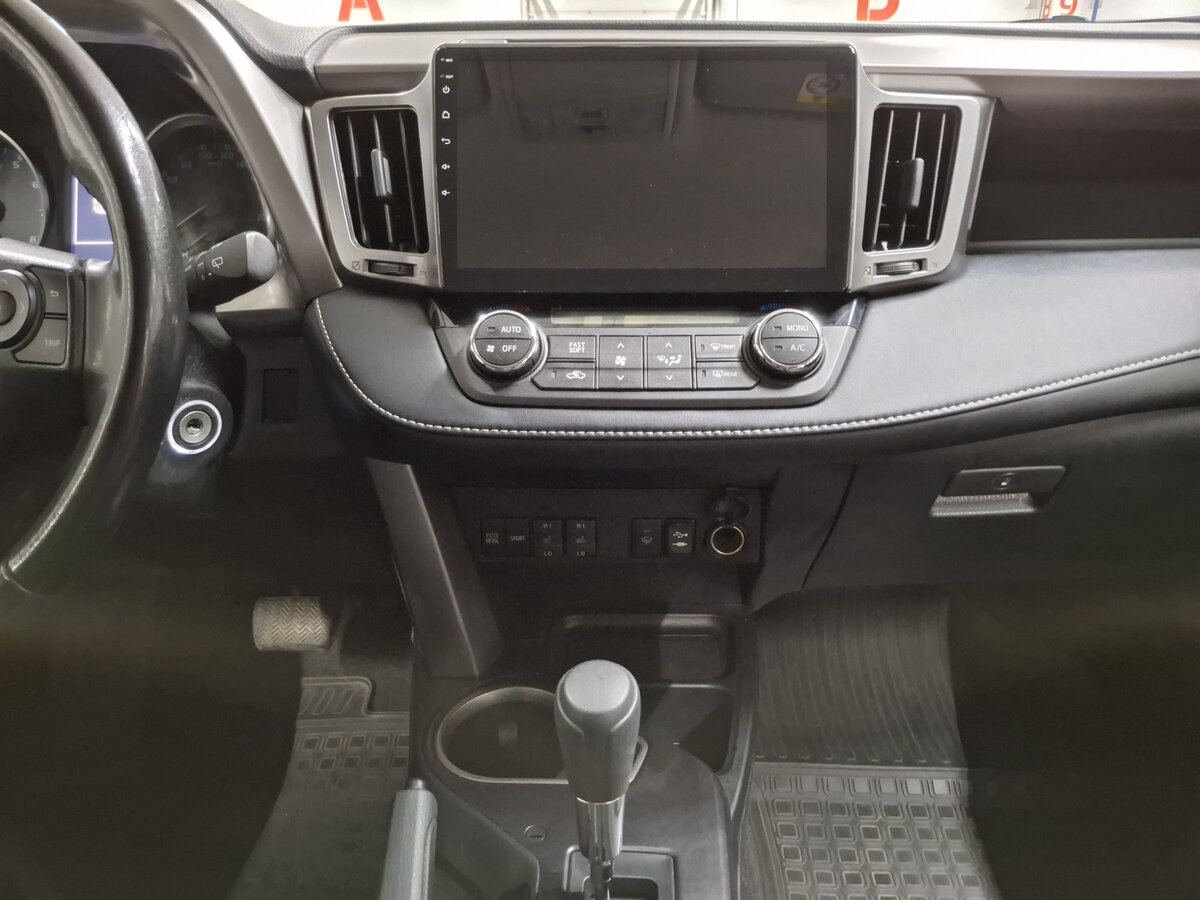 Toyota RAV4 с пробегом — 2019 год. Фото: #14