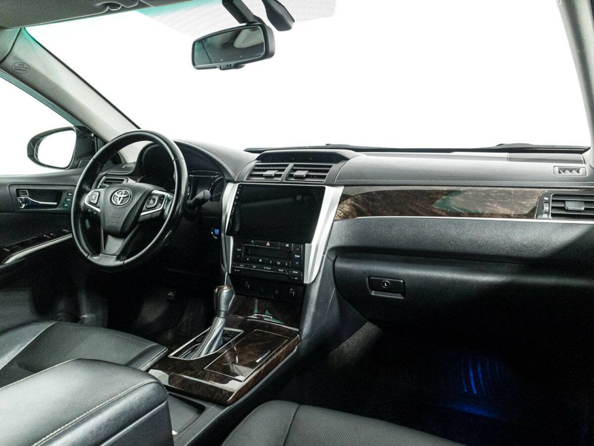 Toyota Camry с пробегом — 2017 год. Фото: #8