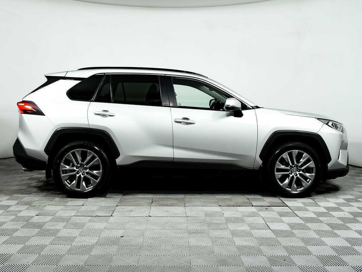 Toyota RAV4 с пробегом — 2020 год. Фото: #3