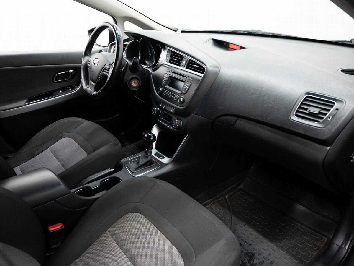 Kia Ceed с пробегом — 2015 год. Фото: #11