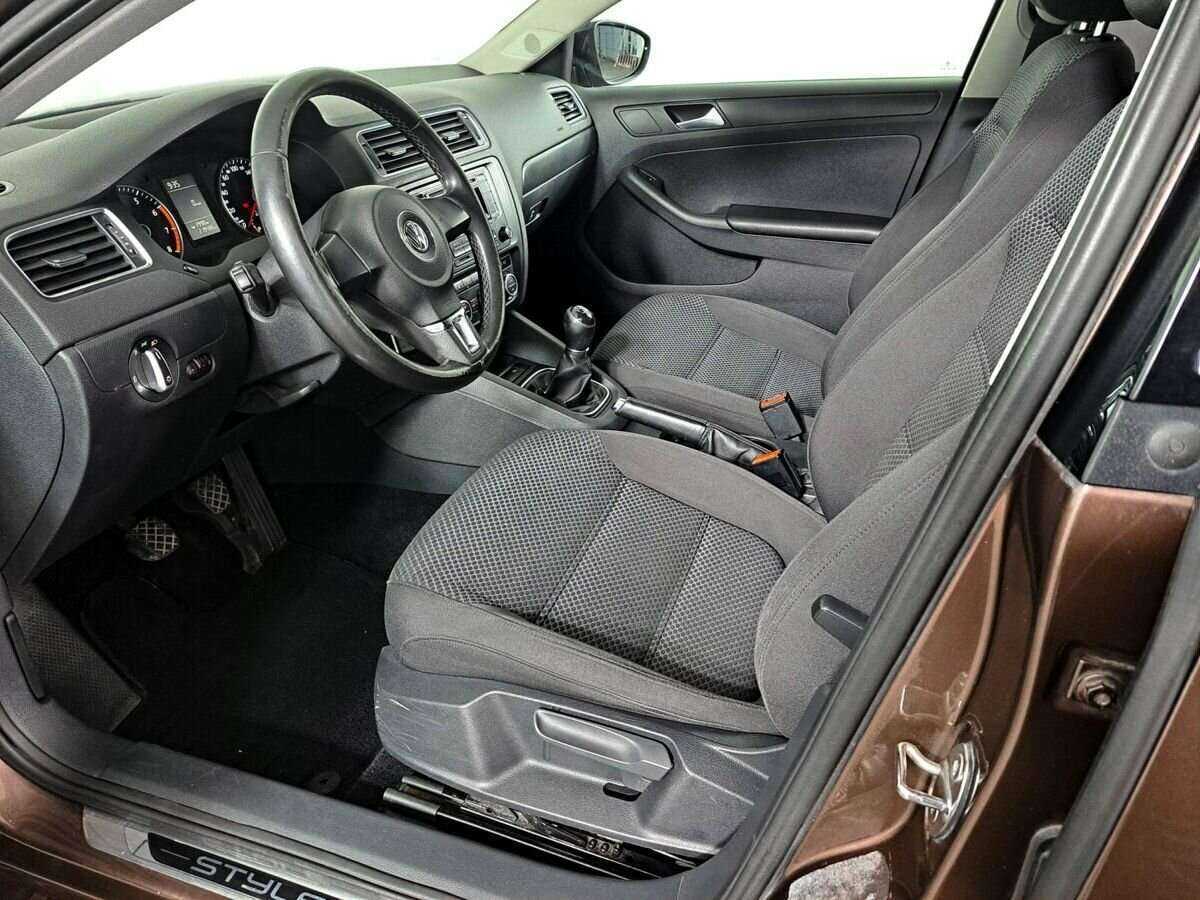 Volkswagen Jetta с пробегом — 2014 год. Фото: #13