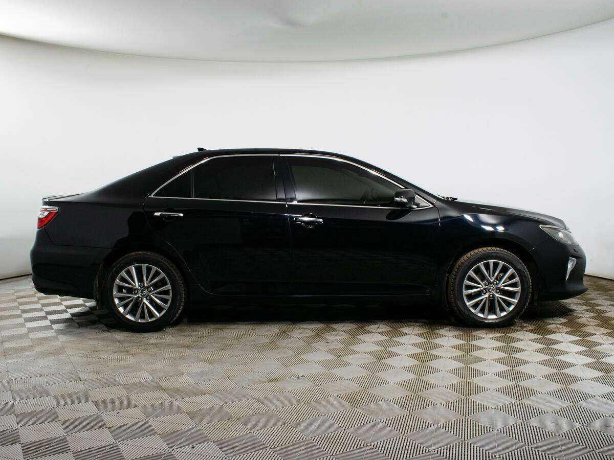 Toyota Camry с пробегом — 2017 год. Фото: #3