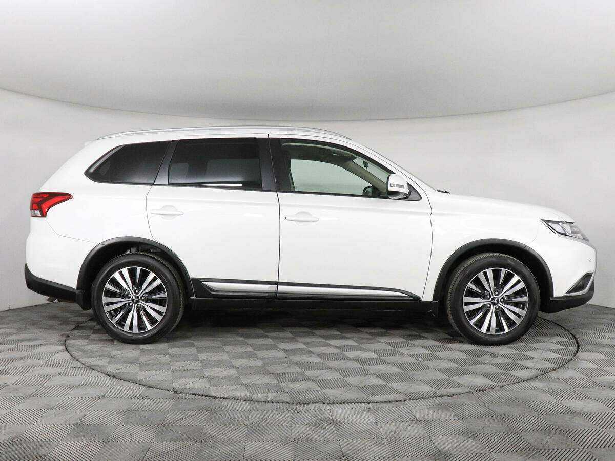 Mitsubishi Outlander с пробегом — 2019 год. Фото: #3