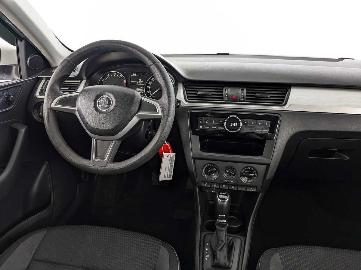 Skoda Rapid с пробегом — 2015 год. Фото: #16