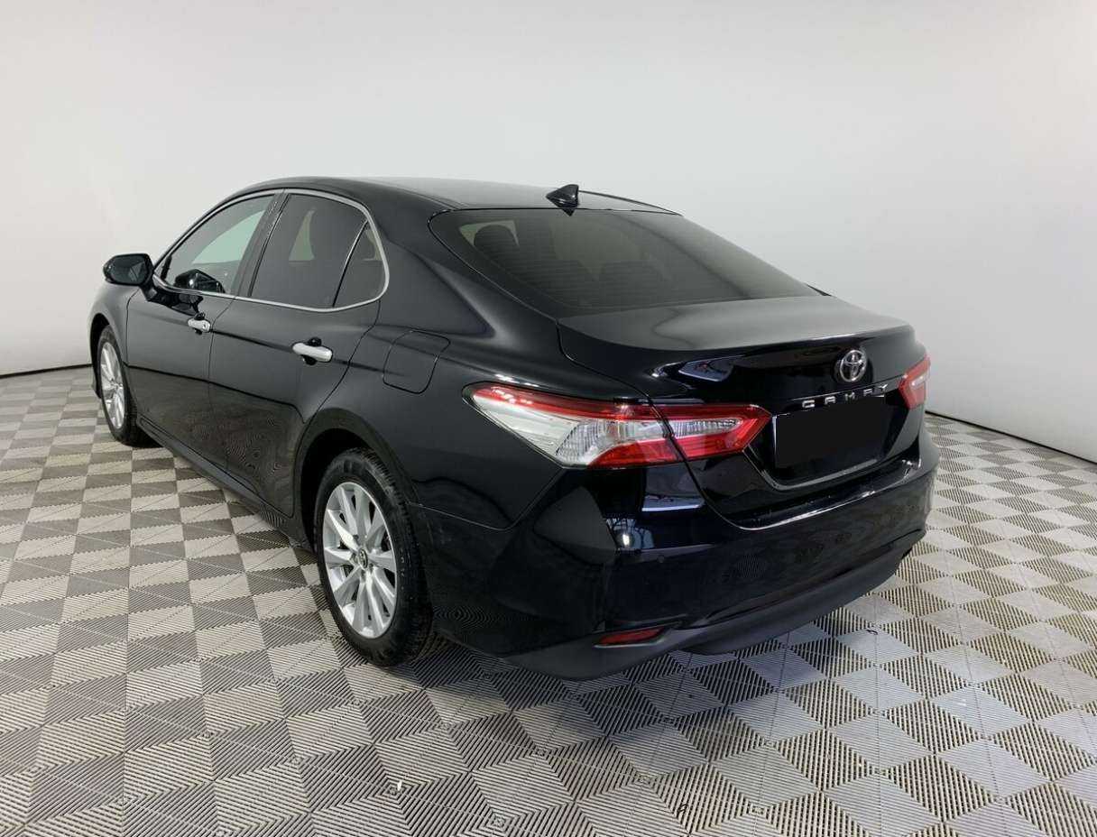 Toyota Camry с пробегом — 2019 год. Фото: #6