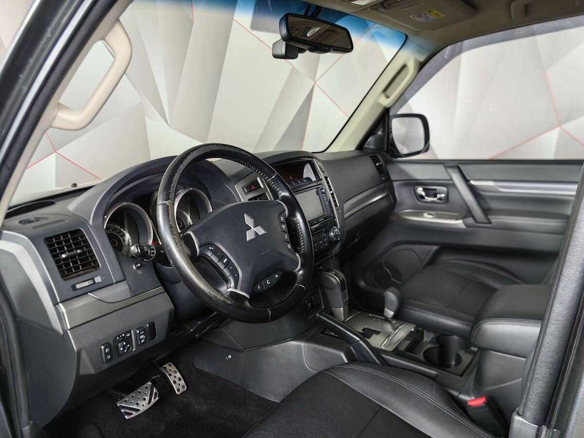 Mitsubishi Pajero с пробегом — 2015 год. Фото: #13