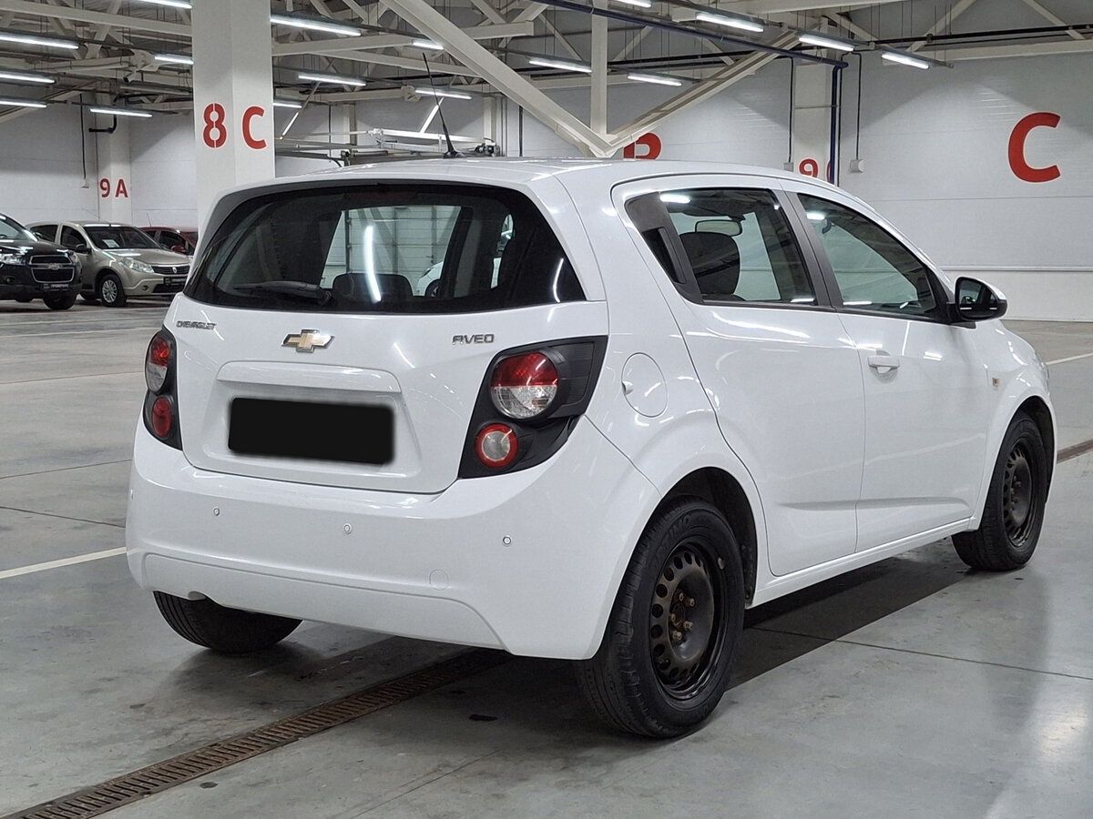 Chevrolet Aveo с пробегом — 2015 год. Фото: #4