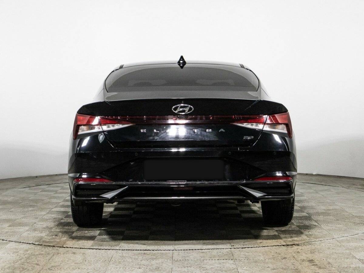 Hyundai Elantra с пробегом — 2021 год. Фото: #5